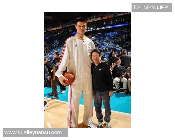 姚明与吴镇宇同框合影展现友谊与魅力引发网友热议 姚明与吴镇宇同框合影展现友谊与魅力引发网友热议