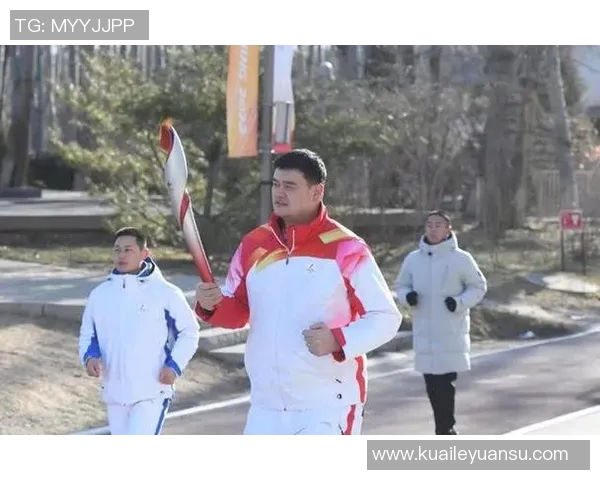 姚明亲自推荐的毛领羽绒服让你在寒冬中尽显时尚与温暖